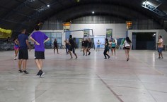 Partida de queimado no ginásio municipal