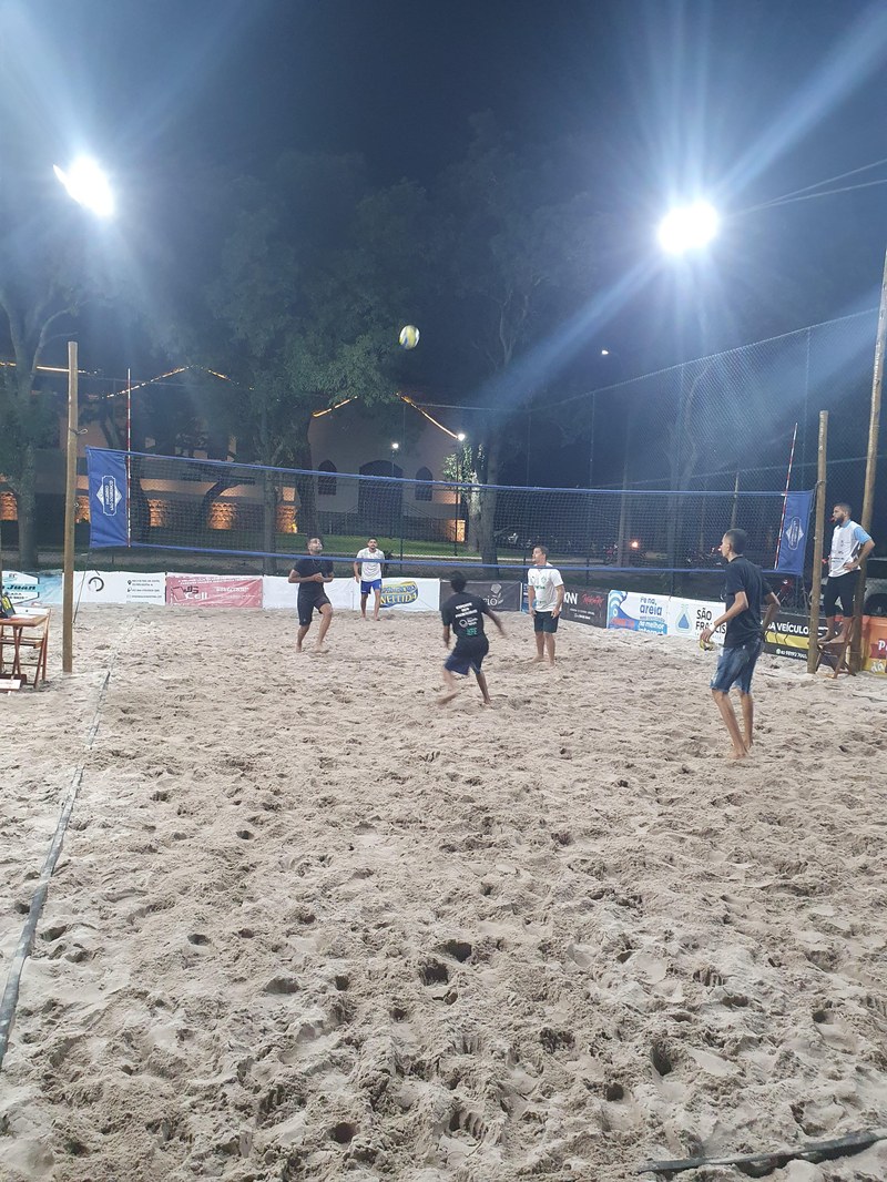 Partida de vôlei de areia-time masculino.jpg